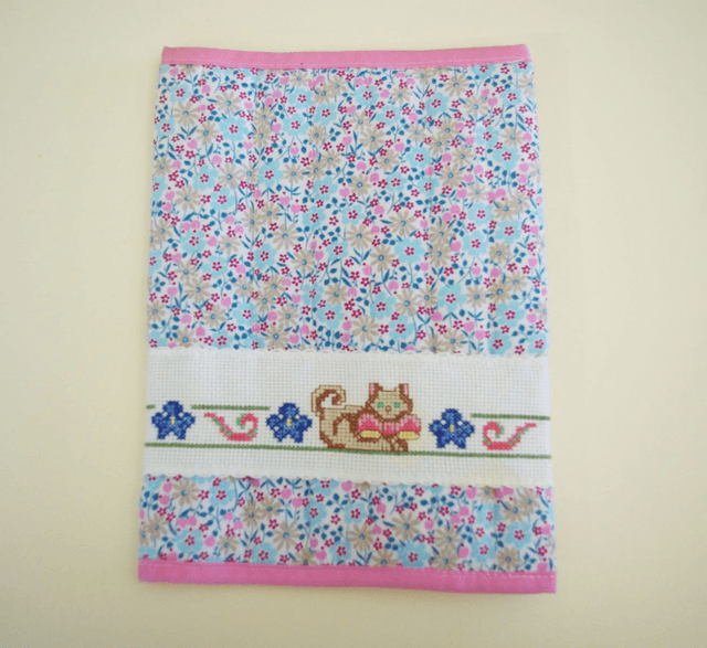 200.15-Protège carnet de naissance brodé à la main