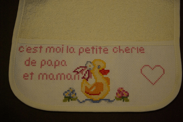 105-Bavoir brodé ECRU