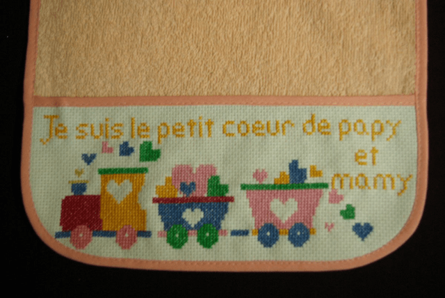 113-Bavoir brodé SAUMON