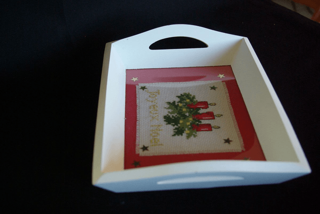 852-Plateau brodé Noël L25,5 x l18 x H5 cm