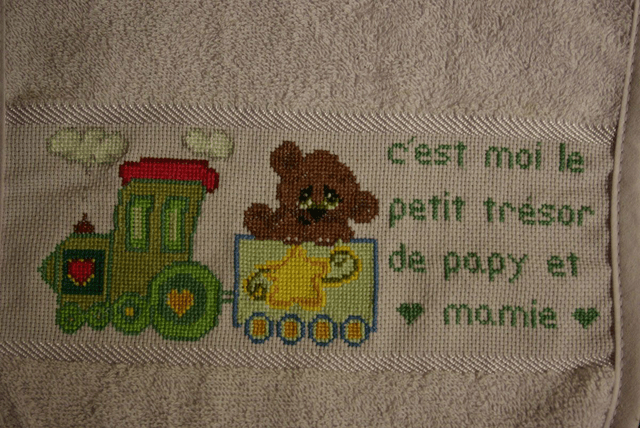 109-Bavoir brodé MAUVE