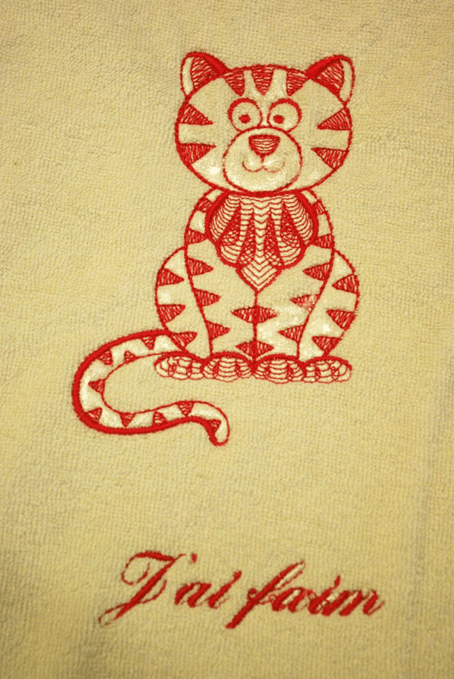 111-Bavoir brodé "Redwork" BEIGE