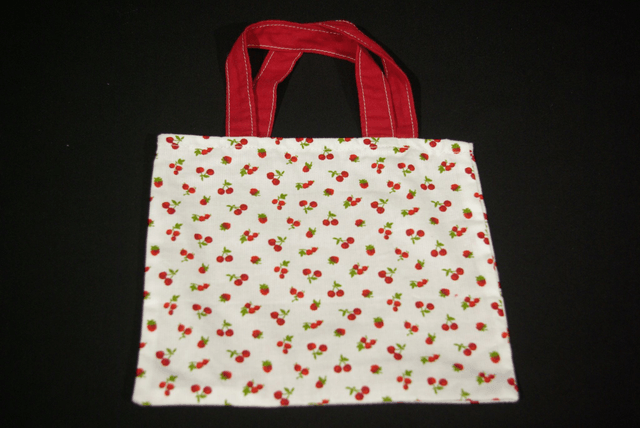 916-Sac enfant "cerise" L23 x H19 cm
