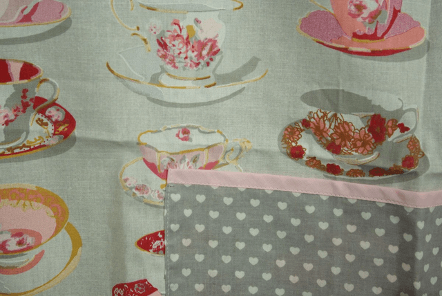 970-Tablier femme "tasses"