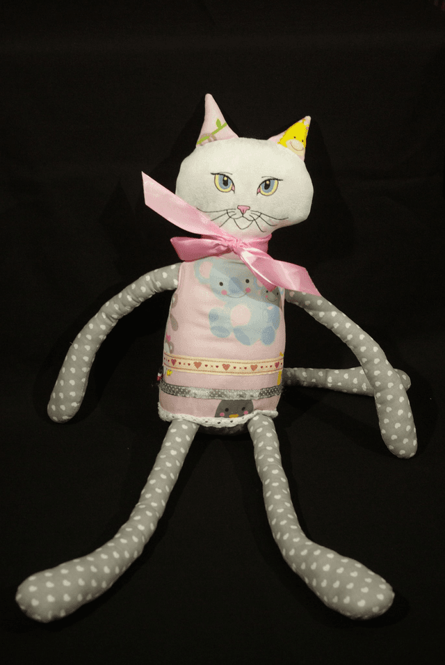 607-Doudou chat coloris gris à petits coeurs Htr 62 cm