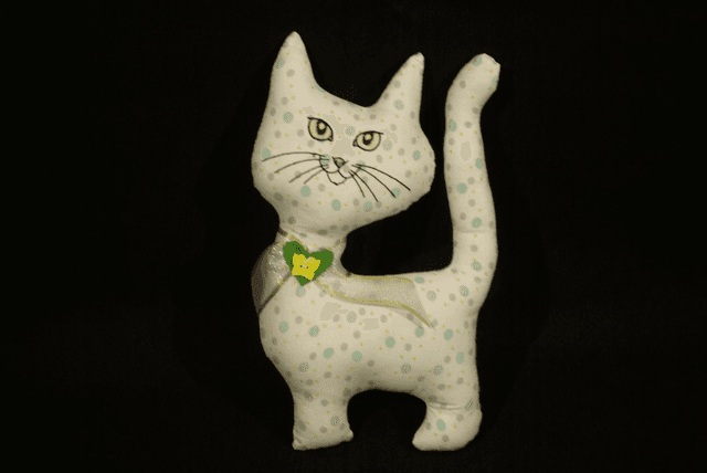 653-Doudou chat petit modèle, blanc à pois verts, hauteur 26 cm